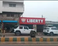 लिबर्टी शोरूम के मैनेजर के खिलाफ गैर-जमानती वारंट जारी, टूटी चप्पल नहीं बदली, तो कोर्ट बोला- गिरफ्तार करके लाओ 