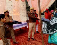 अनपरा थाना में मिशन शक्ति के तहत महिलाओं को किया गया जागरूक, असहायों को बांटे गए कंबल