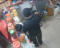 किराने की दुकान से च्यवनप्राश चुरा ले गईं महिलायें