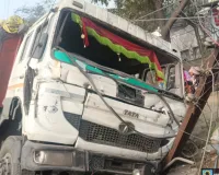 अनियंत्रित ट्रेंलर 11000 वोल्ट एचटी विद्युत पोल से टकराई, 20 घण्टे से विद्युत आपुर्ति हुआ ठप