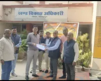 ऑनलाइन हाजिरी व गैर-विभागीय कार्यों के विरोध में सचिवों का विरोध प्रदर्शन