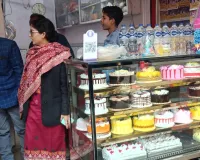 गोला मे चार पेस्टी व काफी की दूकानो पर एसडीएम का निरीक्षण। 