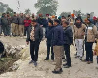 एसडीएम, खनन अधिकारी मौके पर पहुंचे आवंटित पट्टे की जांच करने पहुंचे