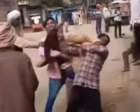 सवारियां भरने को लेकर ऑटो चालकों में जमकर हुई मारपीट ,वीडियो वायरल