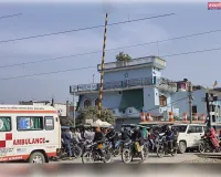 रेलवे गेट में आई तकनीकी खराबी, वाहनों की लगी लाईनें 