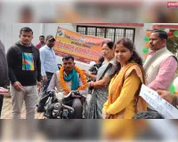 कलेक्ट्रेट परिसर में जिलाधिकारी के कर कमलों से किया गया मोटराइज्ड ट्राइसाइकिल एवं कंबल वितरण