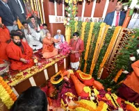 मुख्यमंत्री ने संगम नोज पहुंचकर स्नान एवं पूजा लेटे हनुमान जी की विधि विधान से पूजा की