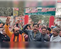 आक्रोशित आंगनवाड़ी कार्यकत्रियों का डीएम कार्यालय पर प्रदर्शन, सौंपा ज्ञापन