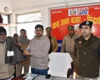 डीएम व एसपी ने गरीब एवं असहाय व्यक्तियों को कंबल वितरित किए