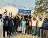 बगहा–बेलवनिया पुल निरस्तीकरण के विरोध में उबाल, एसडीएम को सौपा गया ज्ञापन