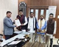 तेलगुडवा  कोन सडक निर्माण मे देरी को लेकर अपना दल एस ने अघिशासी  अभियंता को सौंपा ज्ञापन