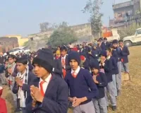 महराजगंज : नेपाली प्लेट की संदिग्ध वाहन के साथ आधा दर्जन भारतीय चार पहिया वाहन स्कूल प्रांगण में जबरिया खड़ा