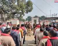 दयावान पुलिसवाला…रूधौली थानाध्यक्ष संजय कुमार दुबे ने ग्राम प्रहरियों को बांटे कंबल: ठंड से बचाव और कानून व्यवस्था मजबूत करने की पहल