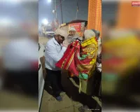 कड़ाके की ठंड के बीच कंबल वितरित किया गया