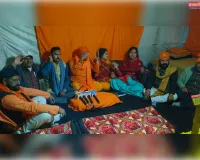 विश्व हिंदू महासंघ के कार्यकर्ता आमंत्रण पत्र वितरित किए 