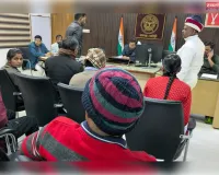 जिलाधिकारी ने जनता दर्शन में फरियादियों की समस्याएं गंभीरता से सुनीं, और संबंधित अधिकारियों को समय से निस्तारण करने का निर्देश