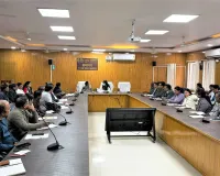 आयुष चिकित्साधिकारी व फार्मासिस्ट अपने कार्यस्थल पर समय से रहें उपस्थित - सीडीओ