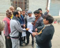 पडरौना में विशेष गहन मतदाता पुनरीक्षण अभियान के तहत डोर-टू-डोर जनसंपर्क, अध्यक्ष प्रतिनिधि मनीष जायसवाल ने किया निरीक्षण