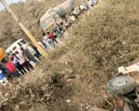 गणतंत्र दिवस पर शोक की लहर सीओ पिपरी की गाड़ी खाई में गिरी, महिला  की मौत, क्षेत्राधिकारी की हालत नाजुक