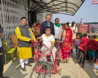 विधायक ने बच्चों व दिव्यांगजनों के बीच शिक्षण सामग्री व ट्राइसाइकिल का किया वितरण 
