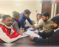 खजनी में फार्मर रजिस्ट्री को लेकर गांवों में लगे कैम्प