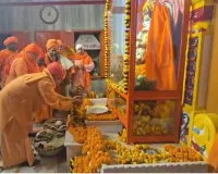 गोरखनाथ मंदिर में मकर संक्रांति पर परंपरा, आस्था और श्रद्धा का महासंगम, सीएम ने चढ़ाई खिचड़ी