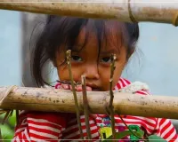 आधा-अधूरा बचपन