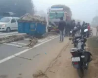 डीसीएम-ट्रैक्टर भिड़ंत रामापुर तिराहे पर हुआ हादसा गनिमत कोई हताहत नहीं 