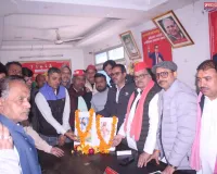 मतदाताओं के नाम बढ़ाने के लिए  बूथ स्तर पर सपा यूथ प्रत्येक द्वार जायेगें