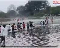 महाराज पुर क्षेत्र में बीमारी से परेशान हो कर  युवक ने गंगा में छलांग लगाई