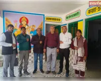 टीईटी अनिवार्यता के विरुद्ध शिक्षकों ने बाहों में काली पट्टी बांधकर किया शिक्षण कार्य