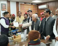 कुशीनगर : फॉर्म–7 को लेकर शिकायतें, सपा नेताओं ने डीएम कुशीनगर को सौंपा ज्ञापन