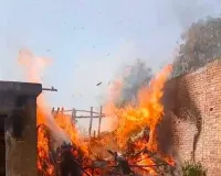 अज्ञात कारणों से लगी आग, गृहस्थी का सामान जलकर राख