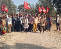 पटवध- बसुहारी मार्ग के निर्माण में अनियमितता  को लेकर भाकपा ने सांकेतिक प्रदर्शन कर दिया आंदोलन की चेतावनी