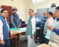 जिलाधिकारी ने कलेक्ट्रेट का किया औचक निरीक्षण