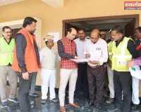 जिलाधिकारी ने संग्रामगढ़ टोल प्लाजा पहुंचकर गंगा एक्सप्रेसवे की ली जानकारी