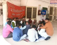 बस्ती में बिजली कर्मियों का आंदोलन 11वें दिन भी जारी