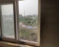 भटवलिया कंपोजिट विद्यालय में खिड़की-दरवाजे उखाड़े, सुभाष चौक की मिठाई दुकान से नकदी व डीवीआर पार; पुलिस पर उठे सवाल