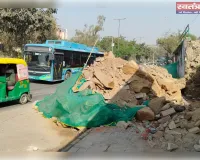 दिल्ली में खुले गड्ढे और नाले बन रहे मौत का सबब सुरक्षा मानकों की हो रही अनदेखी 
