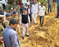 सोनभद्र में मिट्टी निकालते समय टीला  ढहा ,हादसे में तीन महिलाओं की दर्दनाक मौत, दो अन्य घायल