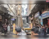 आज शाहगंज थाना शाहगंज इलेक्ट्रिक मार्केट में चला बुलडोजर