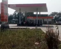 सोनभद्र दबंगों का तांडव, ड्यूटी पर तैनात पेट्रोल पंप कर्मी को बेरहमी से पीटा सीसीटीवी में कैद हुई वारदात