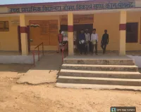 सोनभद्रः उच्च प्राथमिक विद्यालय डोमा ( कोन) में शिक्षक गायब, विद्यालय में   लटक रहा ताला