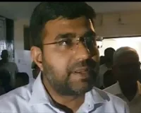 जिलाधिकारी दीपक मीणा का गोला तहसील पर औचक निरीक्षण, लंबित मामलों पर कड़ी नाराजगी