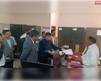 गोरखपुर: मंडलायुक्त का कलेक्ट्रेट पर सख्त प्रशासनिक निरीक्षण