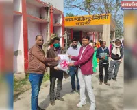 मितौली  सी. एच. सी. में 10 टीबी मरीजों को गोद लेकर बांटी गई पोषण पोटली