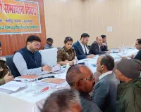 सुल्तानपुर एसपी चारू निगम समाधान दिवस में पहुंची 