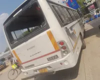 बस रोककर बस कंडक्टर से मारपीट, जान से मारने की धमकी