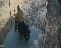 बलरामपुर में दिनदहाड़े बुलेट चोरी:दुकान के सामने से बाइक उड़ाई