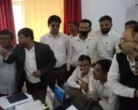 बलरामपुर में बिजली विभाग की टीम पर आरोप:घर में जबरन घुसकर बदसुलूकी की, अधिवक्ताओं के विरोध के बाद जांच के आदेश ।   